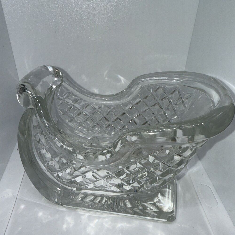 Vintage Santa Sleigh Christmas Centerpiece Diamond Cut 24% Lead Crystal Glass 7"